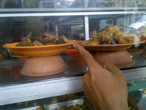 🇺🇸 USA has Apple.
🇨🇳 China has Huawei. 
🇰🇷 South Korea has Samsung. 
🇯🇵 Japan has Sony.

what does YOUR country have?

# 🇮🇩 Indonesia has Esia Hidayah, remind You to pray 5 Times A day

# Punya kebon sawit, luasnya sama kayak negara lu. Ape lu ape lu ..

🇨🇭 Switzerland - we have