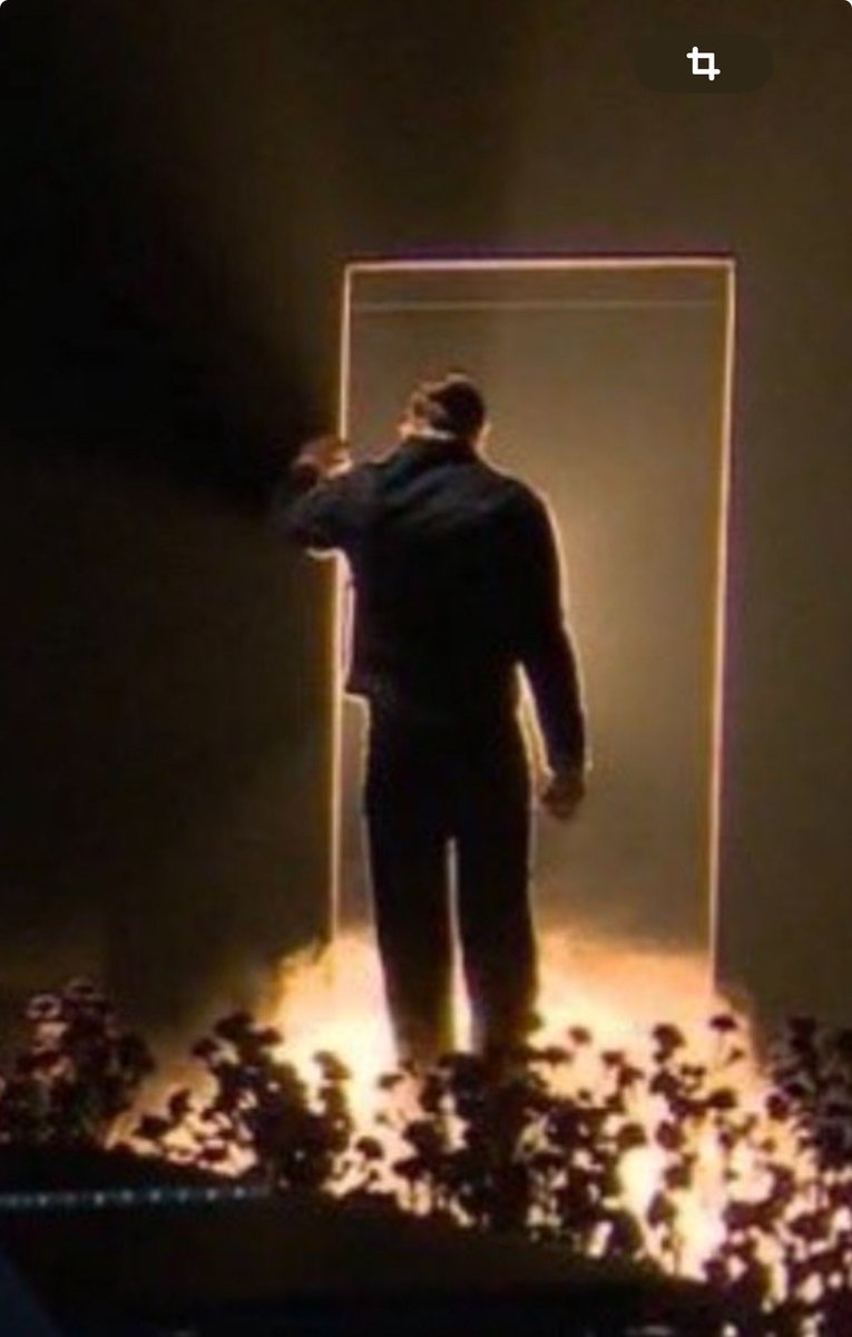 Grande émotion hier soir de voir Pierre clôturer l’era de son album Chaque Seconde de façon aussi symbolique. 
Il a choisi d’interpréter pour la toute première fois à la télévision « Pas une larme », son titre le plus intime, qu’il a écrit et composé seul dans sa chambre à l’âge