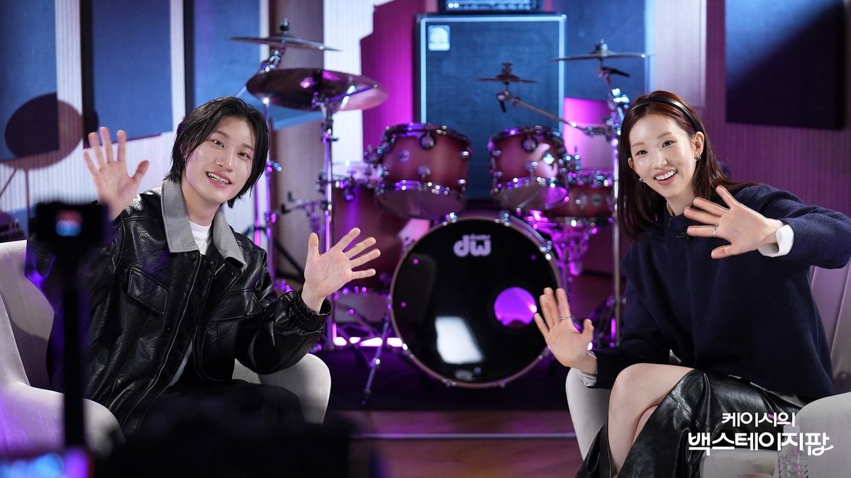 studio_donuts_'s tweet image. 두 번째 게스트 방예담님과 함께한 백팝🫶
스디는 유명한 &amp;gt;방예담 사랑단&amp;lt;임

레전드 팝 라이브 토크쇼🎙️
[케이시의 백스테이지팝]
목요일 오후 6시 | 유튜브 스튜디오:D

#방예담 #BANGYEDAM @_YEDAM_OFFICIAL 
#케이시 #Kassy
#케이시의백스테이지팝 #BackstagePop