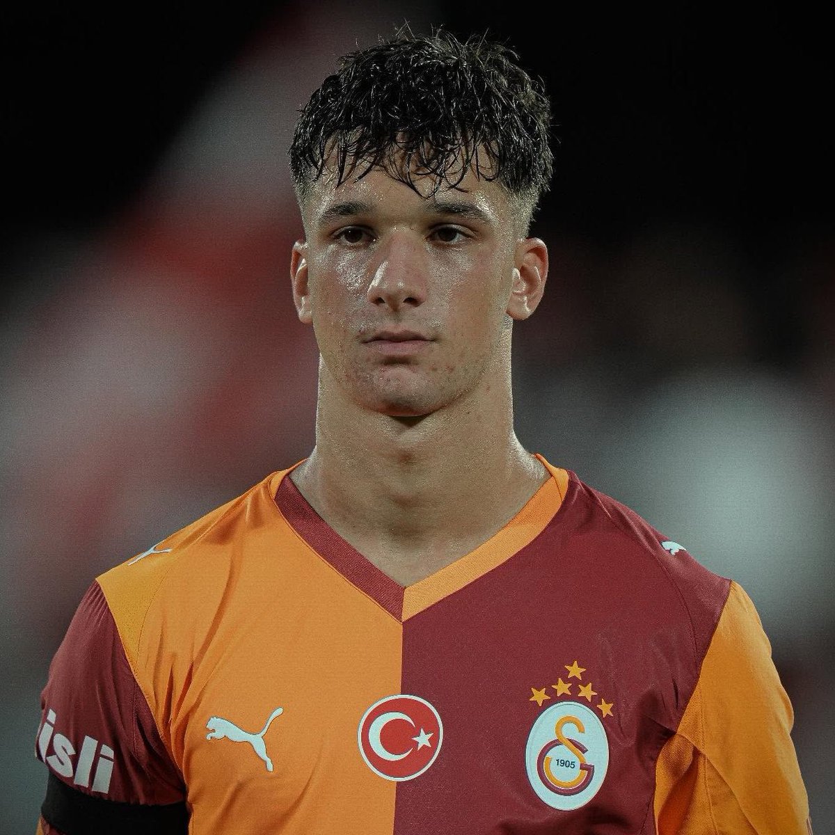 GS camiası genç kardeşimiz, büyük yıldız adayı Çağrı Hakan Balta'ya yüklenmesin. Çocuk kariyeri için, potansiyeline hızla ulaşırken dünya devlerine gidebilmek için Fenerbahçe'ye gelmesi gerektiğini biliyor hepsi bu.