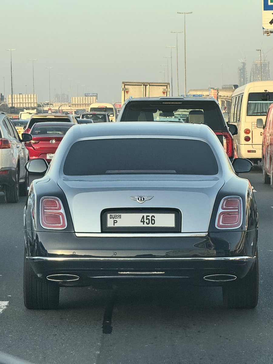 당신은 20억짜리 번호판을 발견했습니다
3초안에 RT하면 
두바이 부의 기운을 받아 가실 수 있습니다