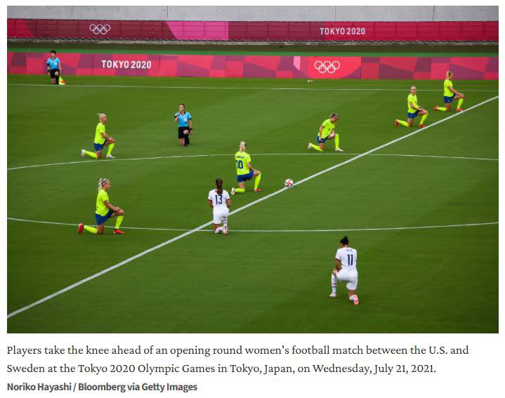 sternenko's tweet image. МОК звинувачує українського скелетоніста Владислава Гераскевича у тому, що вшановуючи вбитих українських спортсменів, він транслює політичні гасла. А це нібито не відповідає Олімпійській хартії. 

Давайте подивимося, що ж відповідало: 

▪️1968, Мехіко. Після придушення Празької