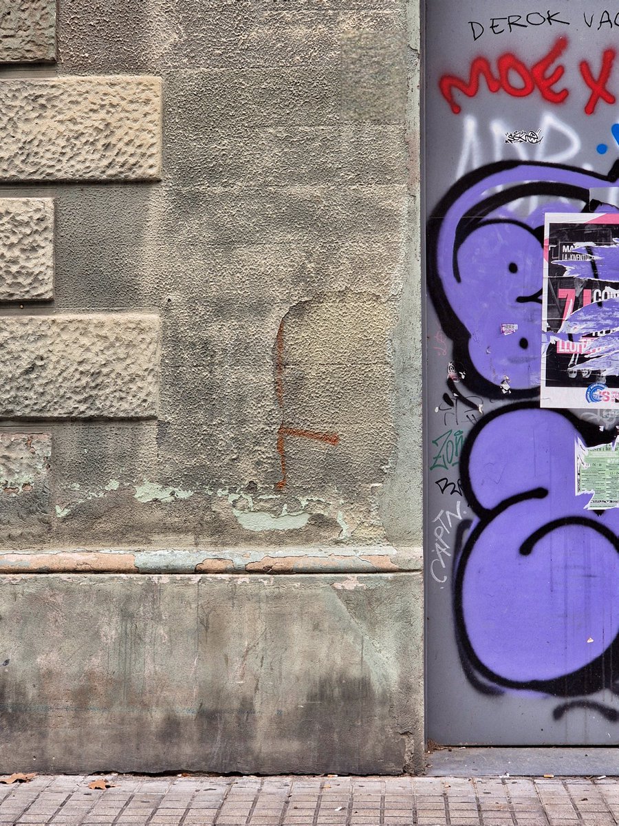 PHOTOGRAPHY:
Streets of Barcelona.

📷 Photo by JazzC.

#fotosconmoviljazzc #mobilephotography #Barcelona