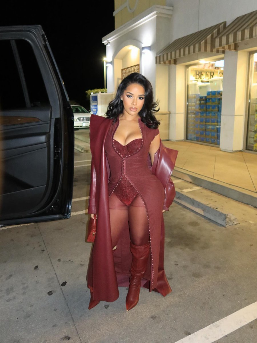 Taina is easily becoming one of my fav fashion girlies 🖤