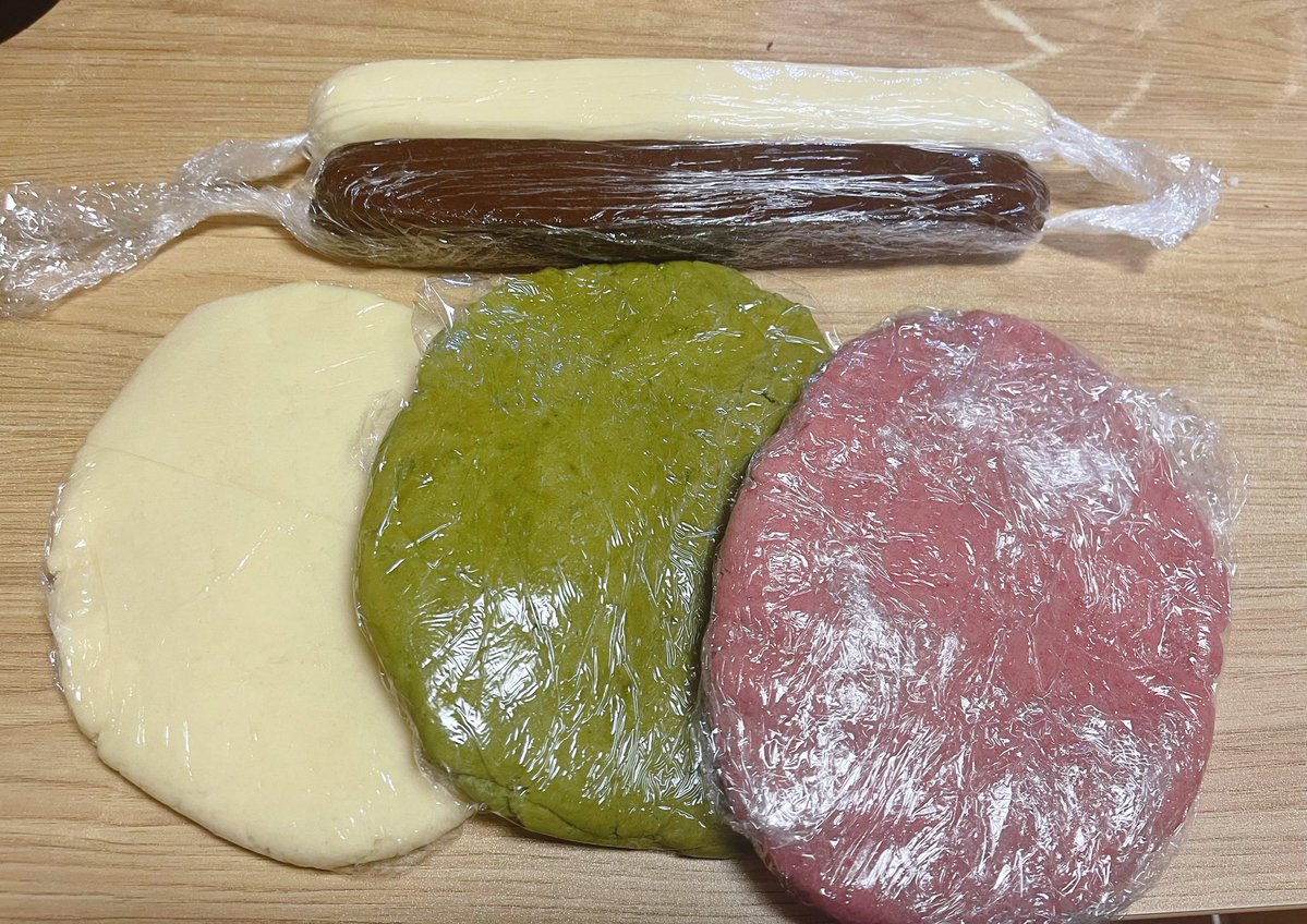 n_tskv's tweet image. クッキー生地めっちゃ作ってました🍪