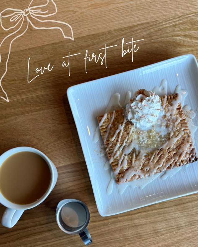 Roses are red, blueberries are blue.
Lunch for two is waiting for you! 💘

Happy Valentine’s Day! Wishing you a weekend filled with a table full of brunch goodness. ✨🫶🏼

#GoodEvansEats #HomeMadePopTart #ValentinesDay #Nebraska #Omaha #BrunchDate