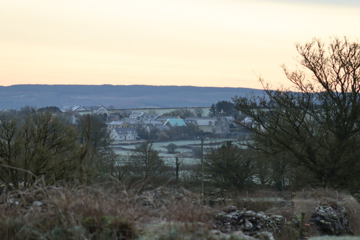 BDuffma's tweet image. #Clare #Burren #100daysofwalking 🟡🔵🖤🤍💚💛  ⚪️⚫️  🥶🥶🥶🙌