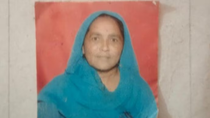 HateDetectors's tweet photo. A 58-year-old mid-day meal worker was brutally murdered inside a government primary school in #HimachalPradesh’s #Kangra district in broad daylight,
The incident took place on Thursday afternoon at the Government Primary School in Gram Panchayat Chanour, under the #Dehra area.
The victim, identified as Sulochana Devi, wife of Vishambhar Das and a resident of #Chanour, was preparing the mid-day meal in the school kitchen around 12:20 pm when the accused allegedly attacked her with a sickle.
Police identified the accused as 48-year-old Rakesh Kumar, a resident of the same village. According to officials, he entered the school premises and attacked Sulochana Devi in the kitchen area while students were present on campus.
Hearing the children’s screams, teachers rushed from their classrooms and found Kumar holding a sharp-edged weapon while Sulochona lay in a pool of blood.
The teachers immediately secured the students inside classrooms to ensure their safety and asked the accused to leave. When he allegedly threatened them, teachers from a nearby senior secondary school in Chanour reached the spot and pelted stones at him, forcing him to flee.
Police arrested the accused within 30 minutes of the incident. They recovered the weapon used in the crime and registered a murder case under Section 103 of the BNS Act. Officers said they are investigating the motive behind the attack.
Sulochana Devi was rushed to a nearby community health centre, where doctors declared her dead. After the post-mortem examination, authorities handed over her body to the family.
DSP Rajkumar of Dadasiba confirmed the incident, while Superintendent of Police (SP) of police district Dehra Mayank Chaudhary said the police are meticulously collecting and preserving all physical, documentary and scientific evidence. He added that investigators are conducting a thorough, impartial and fact-based probe and will proceed further in accordance with the law.
Police produced the accused before a court in Kangra on Friday, which remanded him to five days of police custody. He will be presented again before the court on February 17.
The incident sparked outrage among parents and villagers, who raised concerns about the safety of children inside school premises.
Following the incident, Education Minister Rohit Thakur directed the education department to immediately review and strengthen security arrangements in all schools across the state to safeguard students, teachers, mid-day meal workers and supporting staff, and to prevent such incidents in the future.