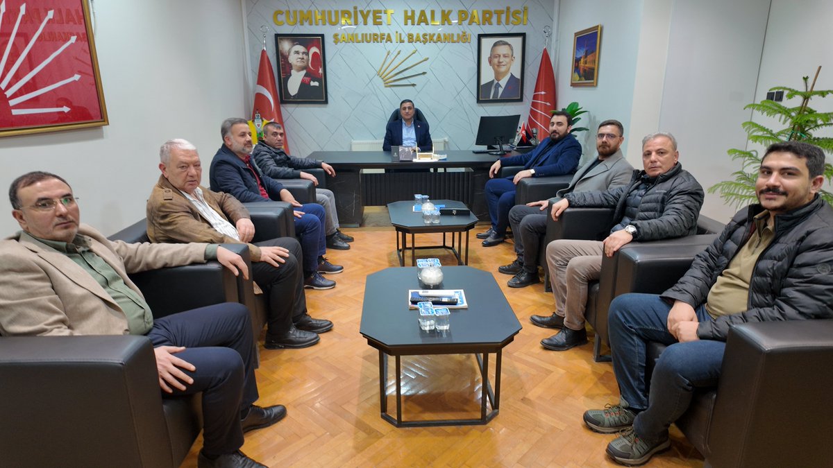 sanliurfa_chp's tweet photo. İş insanı Hakan Kolsuzoğlu, beraberindeki heyetle birlikte İl Başkanlığımızı ziyaret ederek İl Başkanımız Sn. Ferhat Karadağ ve örgütümüzle bir araya geldi.
Nazik ziyaretleri ve  sohbetleri için kendilerine teşekkür ediyoruz.

@herkesicinCHP @eczozgurozel  @karadagferhatt https://t.co/tA1yh8mh33