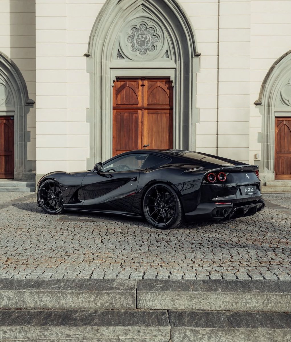 LuxuryCars365's tweet photo. Ferrari 812 Superfast ♠️ https://t.co/cgtUFQVk4C