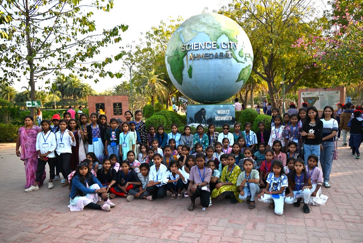GujScienceCity's tweet image. ગુજરાત સાયન્સ સિટીમાં વિજ્ઞાન માત્ર જોવા જેવી વસ્તુ નથી — તે અનુભવવાની એક જીવંત દુનિયા છે!
પરિવાર સાથે શીખવાનું, શોધવાનું અને નવી ટેકનોલોજી સાથે જોડાવાનું શ્રેષ્ઠ સ્થળ #GujaratScienceCity #ScienceForAll #LearnWithFun #ExploreScience #FamilyLearning #EducationalTour
