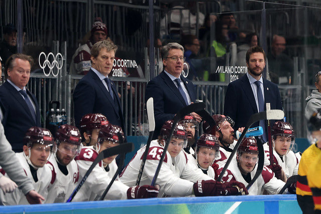 Harijs Vītoliņš: “Pret Draizaitla maiņu plānojām Girgensonu, bet pret viņu uzspēlēja arī Bļugers un citi. Visas maiņas cīnījās. 3.periodā viņi savus līderus mēģināja uzlikt, bet mūsējie ļoti labi tika galā” <a href="/LRZinas/">Latvijas Radio Ziņas</a> 

Foto: Romāns Kokšarovs/LOK