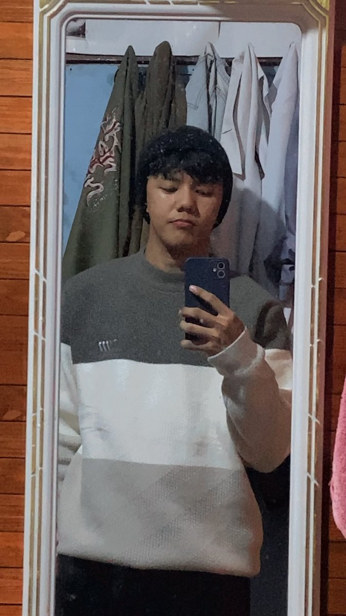 kaiizeninx's tweet image. sweaternya lucu jujur