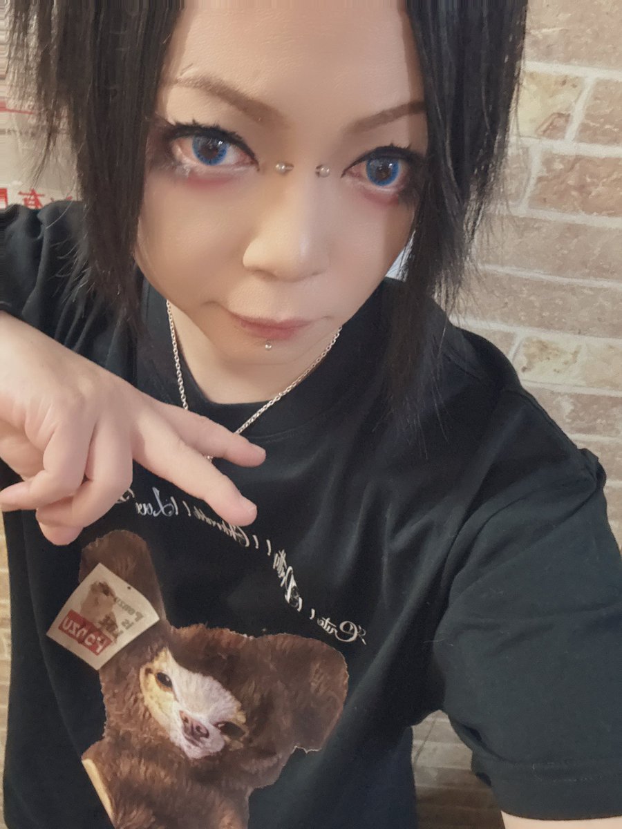 Private_ruasan's tweet photo. ブラホおつかるあ(^O^)
ぽんT初陣、ジャズマスター初陣で楽しかった🎸Tシャツ見せながら自撮りが難しい、、お越し頂きありがとうございました、差し入れ、チェキ購入もあざまる😊次回は決まってませんが、またいつかどこかで🙏 https://t.co/IHcB9vflSz