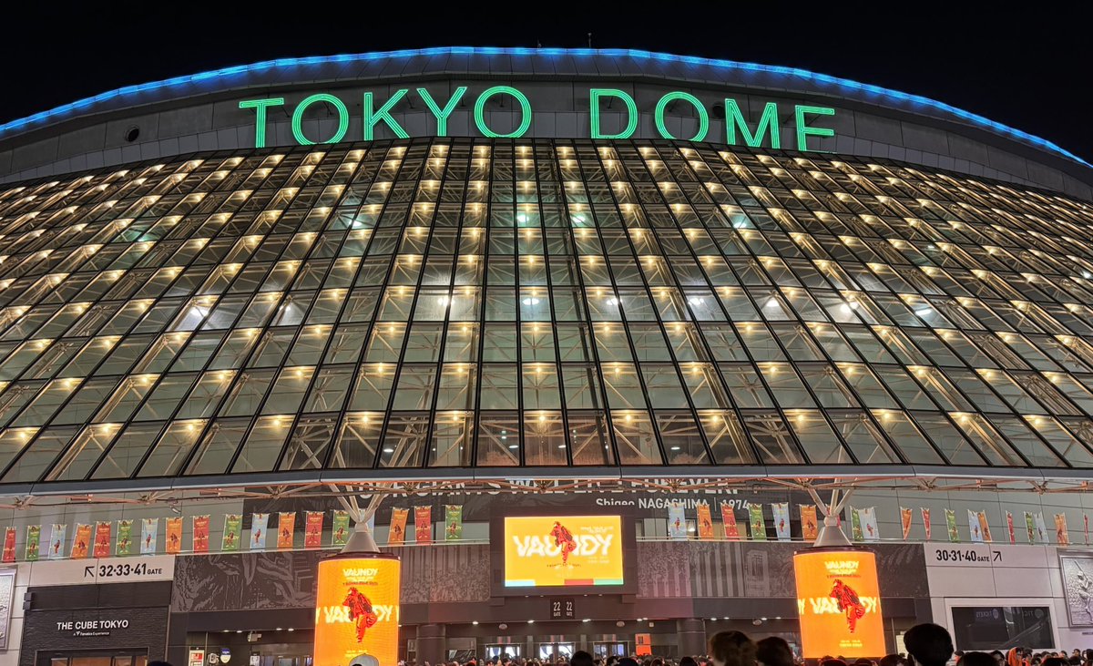 初VAUNDY単独でした！怪獣の花唄の合いの手、会場でやりたいなとずっと思っていて、一体感と景色の綺麗さで涙ぐんでしまいました…
コロナ禍という静寂にデビューしたスターの姿をしっかり焼き付けてきました！楽しかった！！