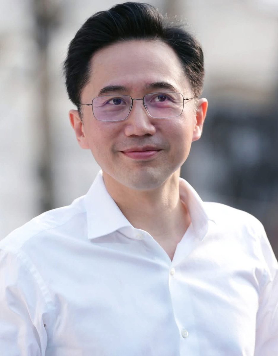 ศูนย์รวมใจของเพื่อไทยและกองเชียร์ทุกคน 
ในส่วนของพรรค
วันที่หม่นหมองที่สุด แค่อาจารย์มาให้กำลังใจทุกคนก็พร้อมจะลุกขึ้น มาสดใส
ในส่วนของกองเชียร์ 
เค้าคือกล่องดวงใจของกองเชียร์ทุกคน เป็นความภูมิใจ เหมือนผู้นำทางจิตวิญญาณ ใครทำดีเราขอบคุณ ใครรังแก เราพร้อมรบเพื่ออาจารย์ 
  ทุกคน