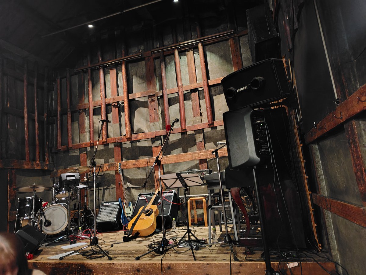 9CIR1bmiQj79151's tweet photo. 綿内克幸さんのライブから帰宅しました。
いや〜、最高！
綿内さんもバックも言うことなし。
やっぱり生歌はイイねぇ。
アンコール１曲目の「Ｓｅａｓｏｎ  Ｃｙｃｌｅ」の歌詞で、「♪たぶん１０年が過ぎても」が「♪たぶん４０年が過ぎても」と歌っていたような気が⋯ https://t.co/vZj2KjtOh6