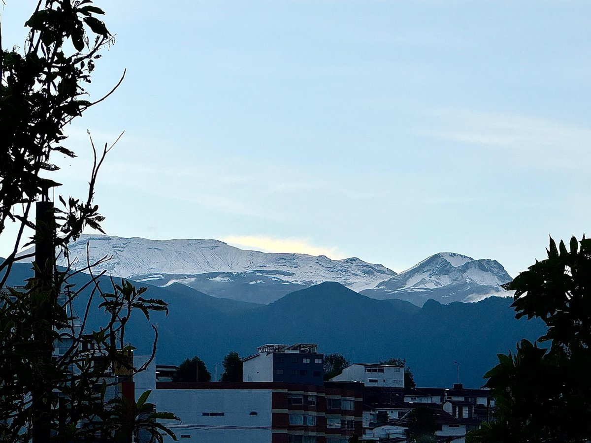 6.41 am Su majestad el nevado del Ruiz. Esplendor. 😎 #Mzl