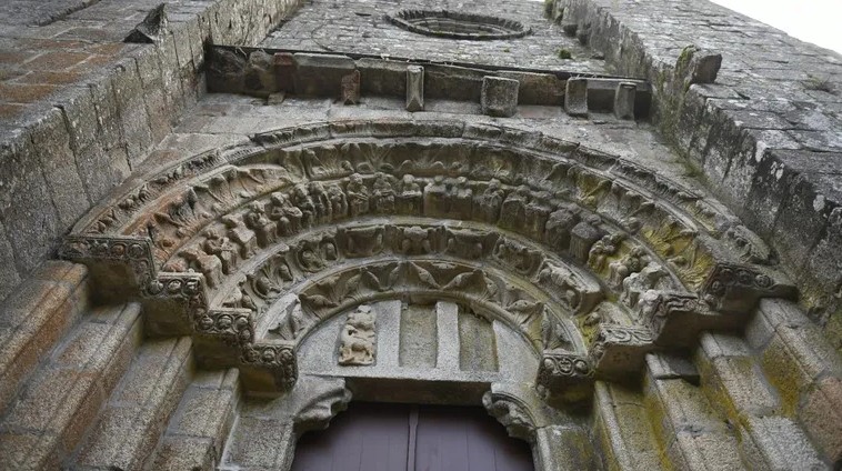 HectorBraojos's tweet photo. 🔎 Las #esculturas #robadas del #románico gallego regresan a casa tras 70 años.
⛪️ De un #monasterio gallego a manos de un coleccionista y de ahí a un museo barcelonés: un hallazgo documental propicia el retorno temporal de dos tesoros románicos tras más de medio siglo de #expolio.
🔗 https://t.co/CKXbHq3k0v