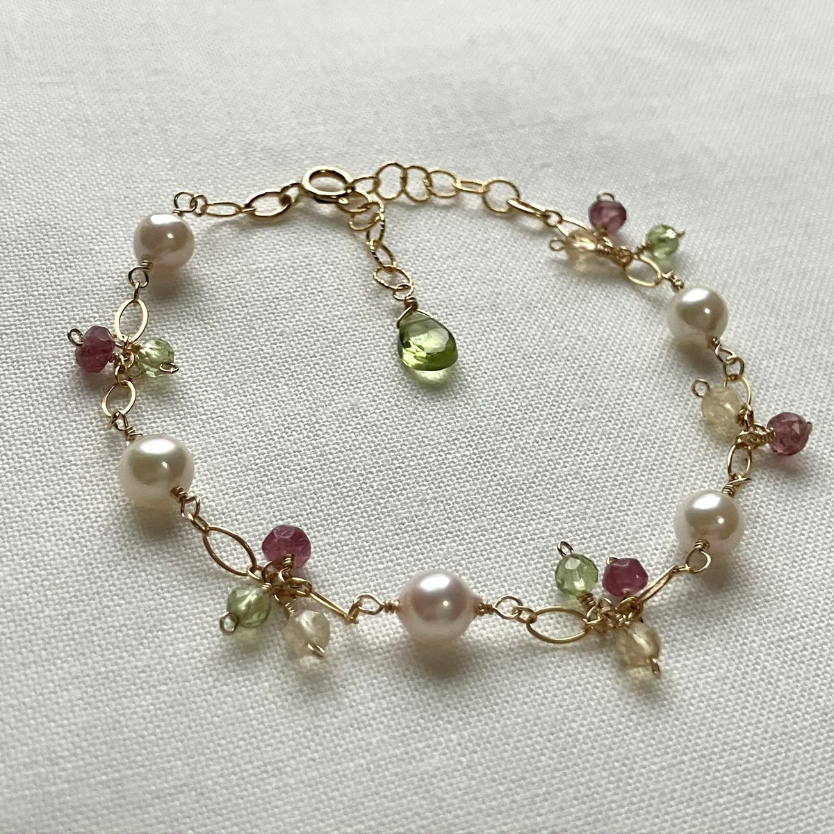 koharunoheya's tweet photo. 春らんまんアクセサリー
15日(日)くらいから
BASEにて販売する
予定でしたが

事情がありまして
20日(金)くらいから
販売する予定になりました

同時に桜シェイプの天然石を
使ったピアスも販売したいと
思っています🌸

どうぞよろしく
お願いいたします☺️

#天然石 
#14kgf https://t.co/uRlTbcr4iT