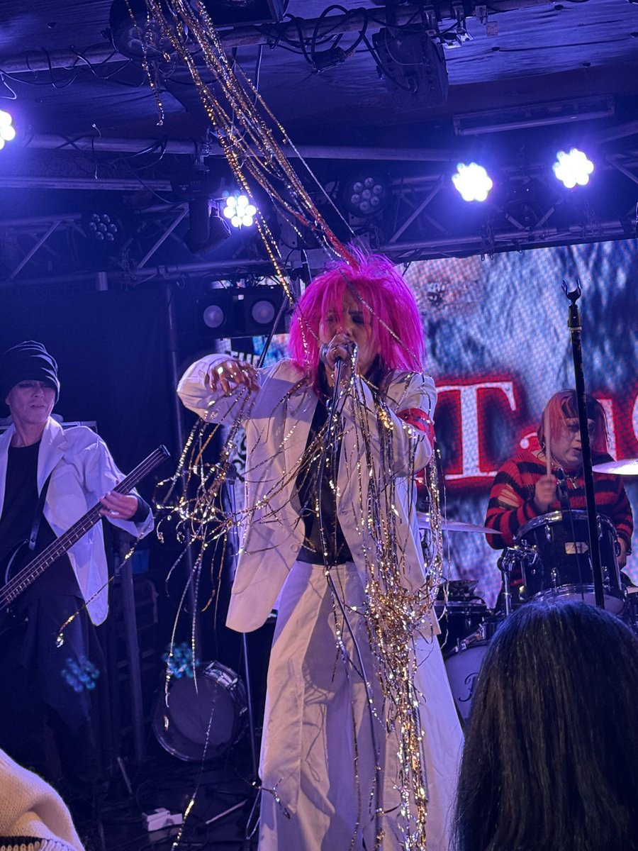 condorian_yuga's tweet photo. RED TAIL CATのライブへ
まさか行ける日が来るなんて
死異紋危異時代の曲もやってくれたし、感無量です
LUCYさん、ありがとうございました
#RedTailCat
#死異紋危異
#LUCY https://t.co/ZTnEP5izQB