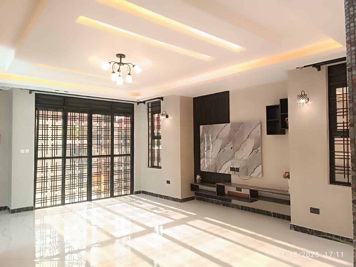sure_uganda's tweet photo. BRAND NEW 🔥🔥
HOUSE 🏠 FOR SALE IN KIRA AT 670M UGX 
Has 4BEDROOMS  4BATHROOMS 1BOYS QUARTERS 
PLOT SIZE 10DECIMALS LAND TITLE: 0788385406/0705043548 https://t.co/tLn1DsOyaW