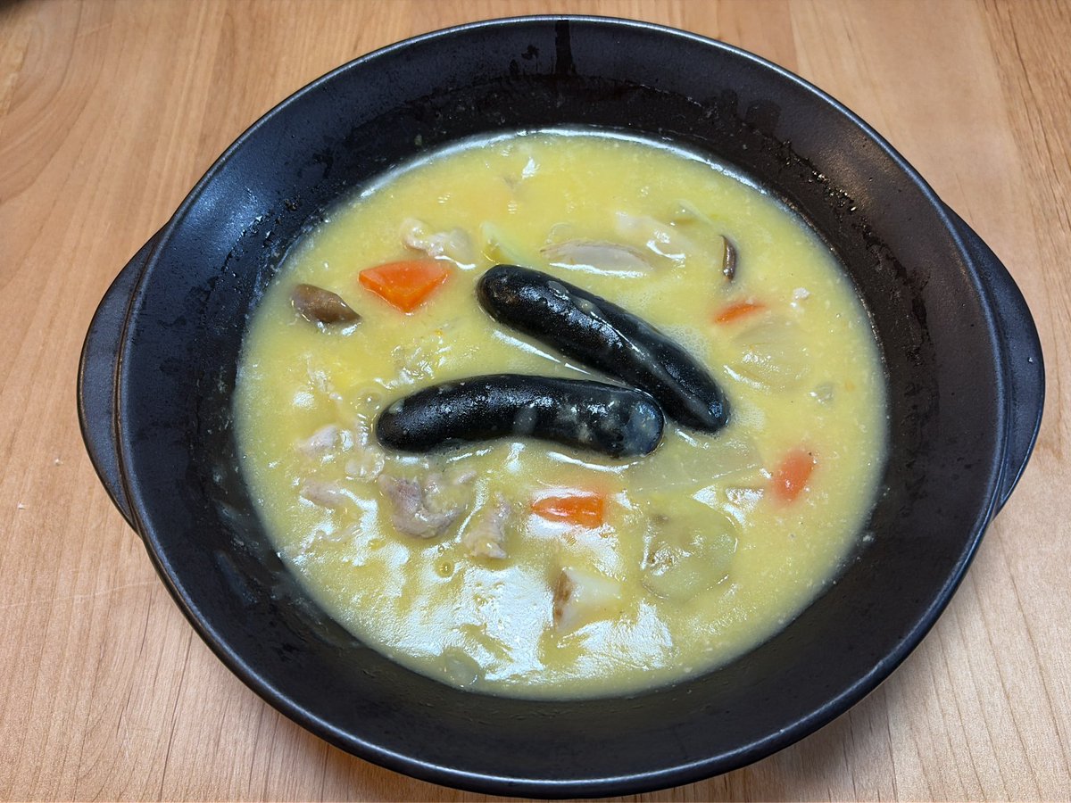 夜はシチュー！
この鍋毎回見てるって？不精者だから…