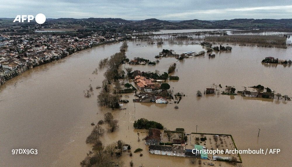 🇫🇷 Le phénomène de "crue généralisée" qui touche la France dépasse "tous (les) records", a indiqué la directrice du service Vigicrues, en disant ne pas attendre de "retour à la normale pour les prochains jours".