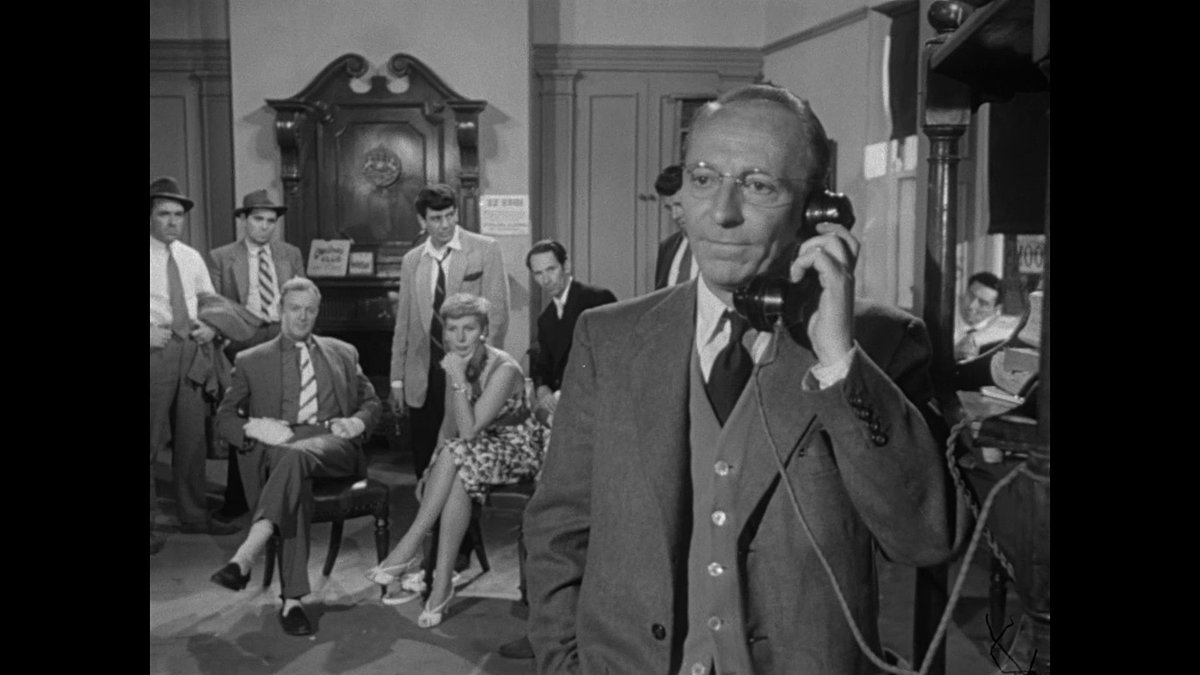 TalkingPicsTV's tweet image. The boss of London's underworld gives a thug one hour to leave town...

📞 DIAL 999 (1958) 1:45pm #RobertBeatty #WilliamHartnell #SydneyTafler in 'The Killing Job' #TPTVsubtitles