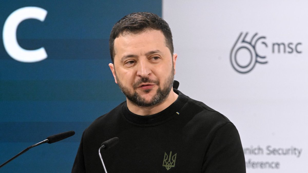 SELENSKYJ IN MÜNCHEN
‼️ ‼️ ‼️ ‼️ ‼️ ‼️ ‼️ ‼️ ‼️
➖ ➖ ➖ ➖ ➖ ➖ ➖ ➖ ➖ ➖
Fast im ersten Satz hat Selenskyj klargestellt, nicht die USA sondern Europa kauft die Waffen. Er hat aber auch nochmal darauf hingewiesen, daß oft genug die Meldung kommt "Die Flugabwehr ist leer!"