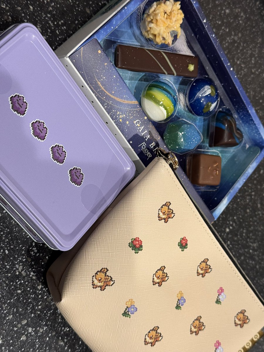 ふふふ

生まれて初めて娘からバレンタインチョコ(アンパンマン)もらえた😆

ちゃんとアキちゃんからも貰えたから、今年はいつもの2倍チョコもらえた🥰

ポケモンチョコ🍫にOlympusチョコ嬉しい✨