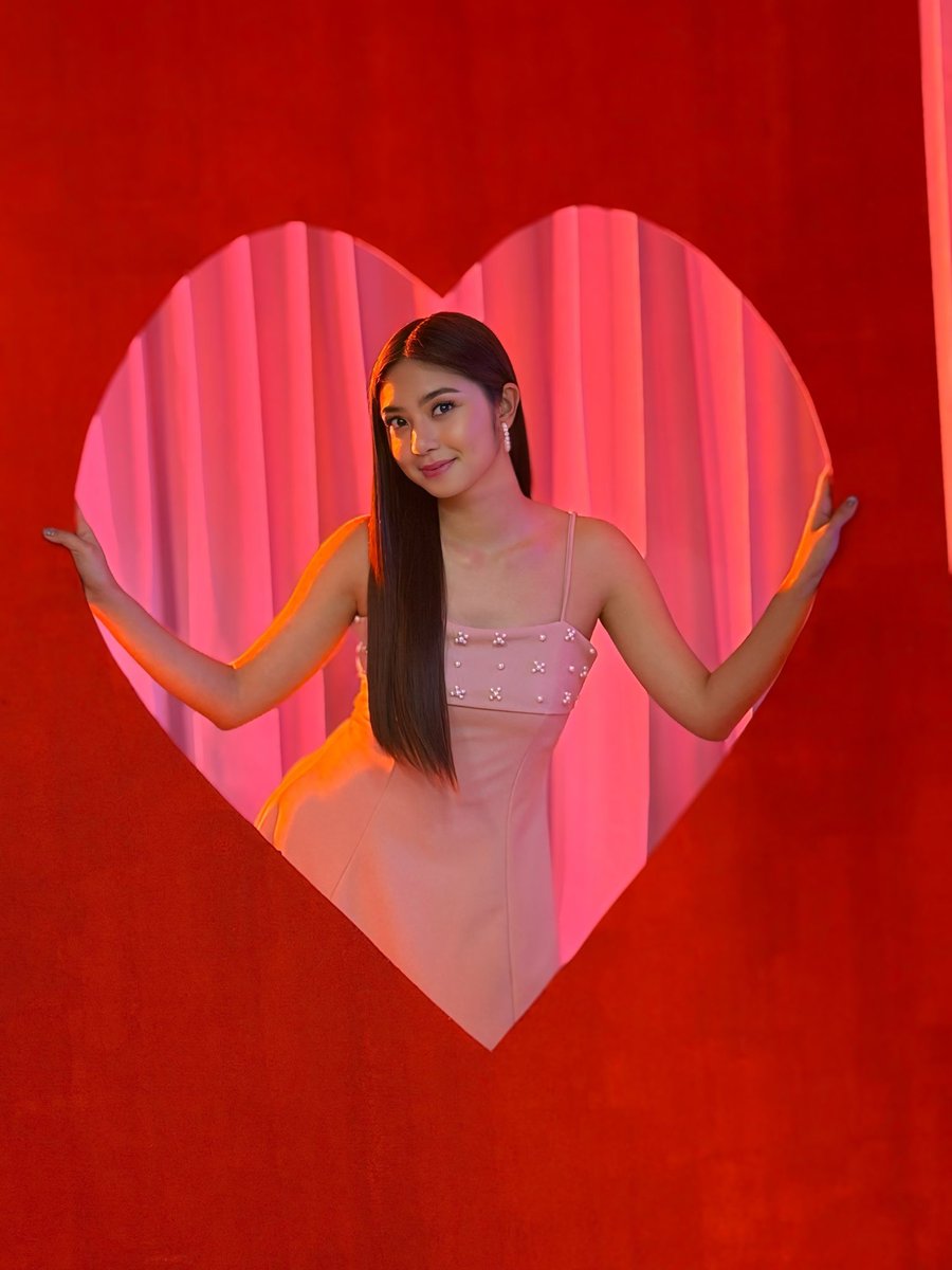 illbeyourQueen's tweet photo. Dito sa puso ko, may lugar para sa tamang tao. ☺️❤️

#Queenay #Kainaman #Love #HappyValentinesDay #ValentinesDat #Batangueña #Vibeph #VibejockQueenay https://t.co/5vOvbsxBk7