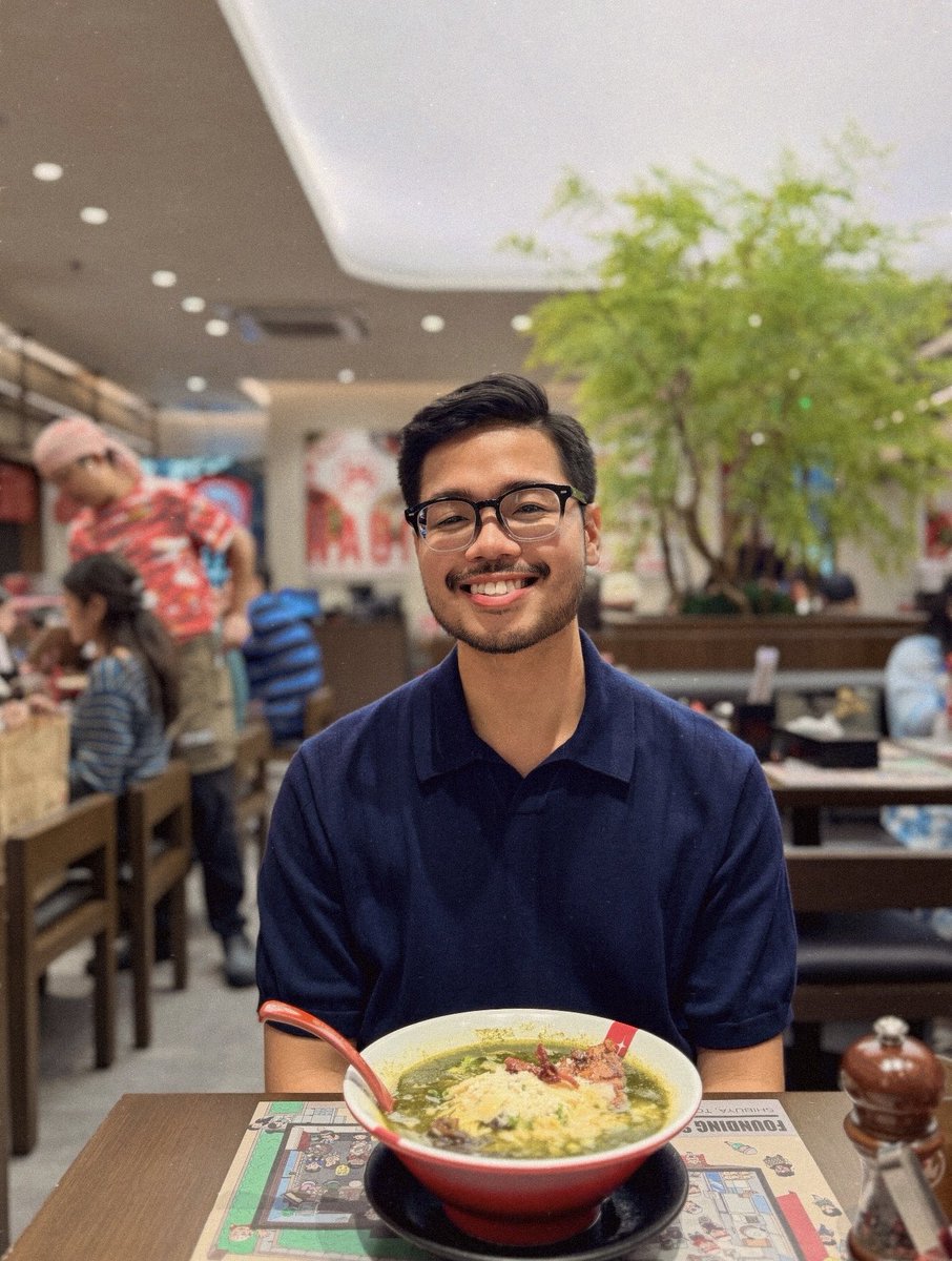 StrangeMeow_'s tweet photo. 😺🍜 https://t.co/yr09NWBfBc