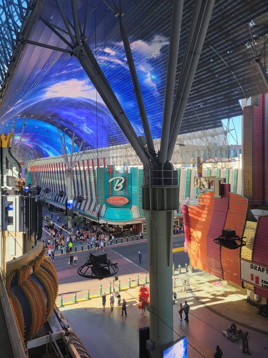 SCVegas's tweet photo. Look up and say Hi!! Staying at the 4 Queens

📸 Rachele Ortiz https://t.co/iz7fOIXazB