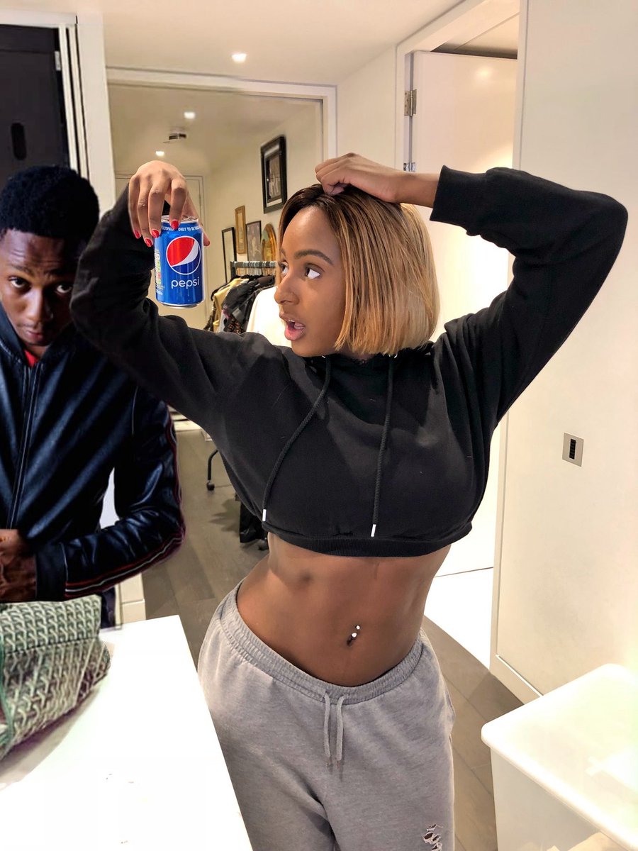 Swagger9ja's tweet photo. After everything I’ve done for you, Like seriously ? 💔 Ife you really said you’re single? Cuppy Why? 🤦💔 Florence I can’t believe this 💔 https://t.co/0lRJ6qmT5l