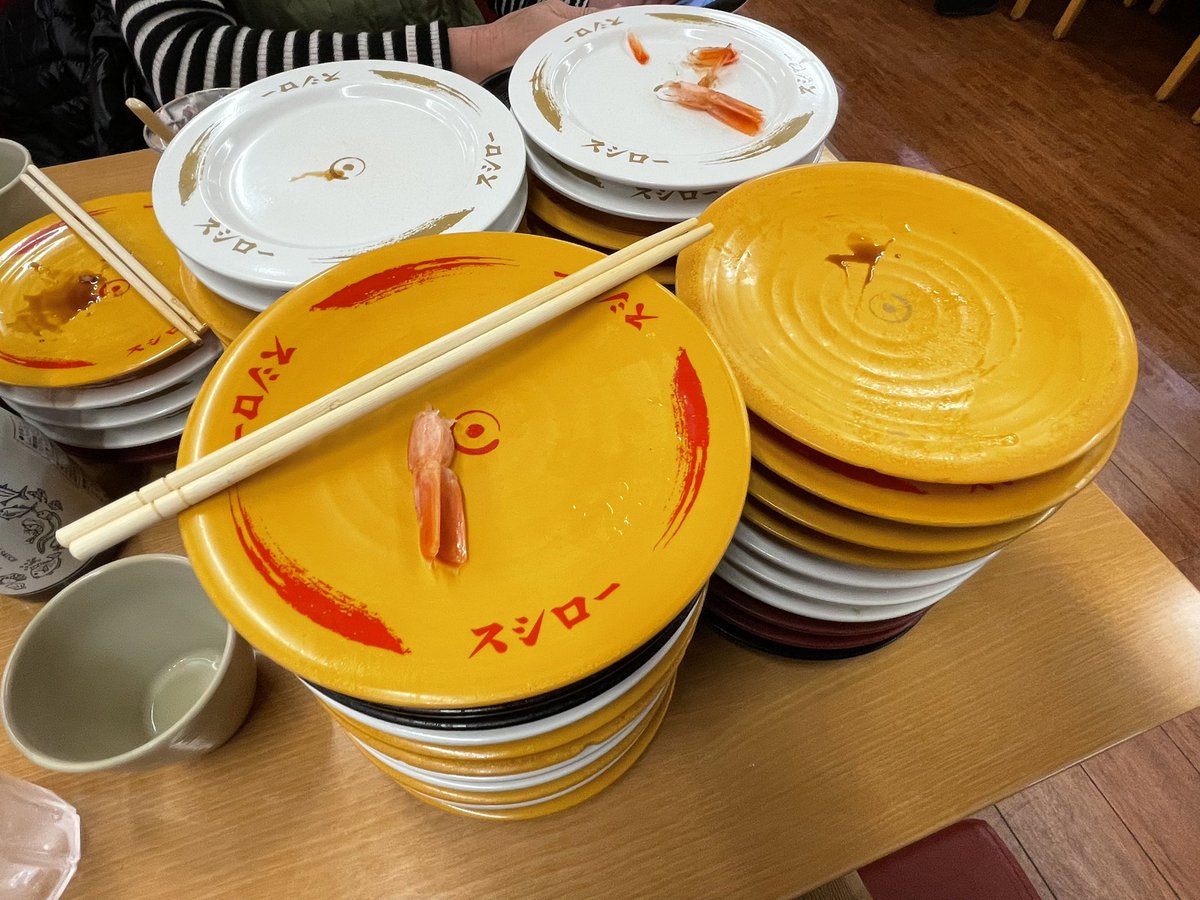 兄貴が寿司奢ってくれるって言ったからさ、40皿食べたのよ。美味しかったよ、でも食べすぎたかなって思ったのよね、そしたら兄貴40皿以上食べてたよ…兄貴には勝てねーわ…