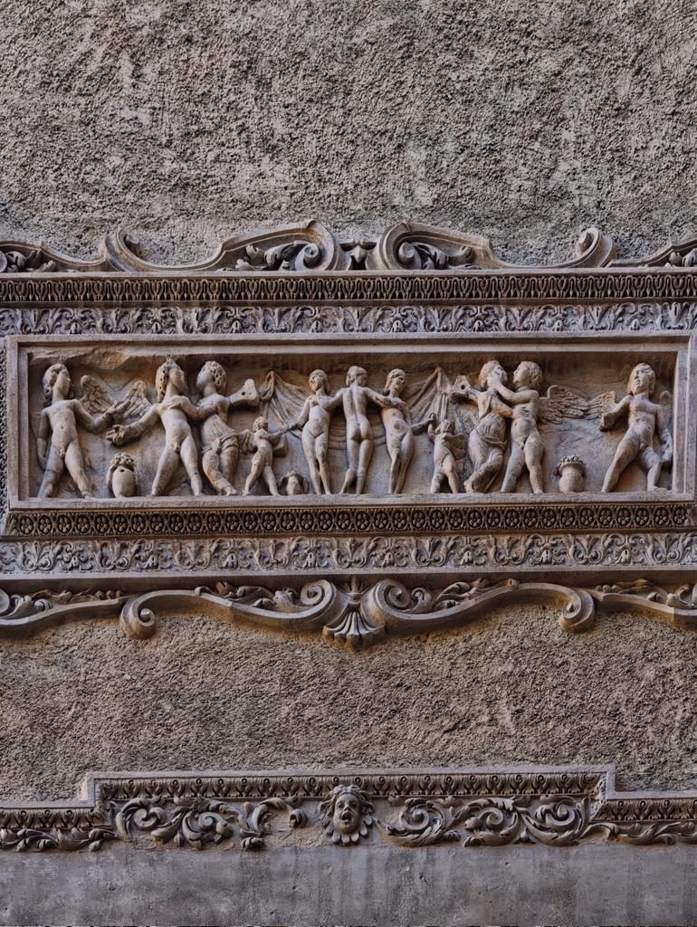 antmoose's tweet photo. For #ValentinesDay2026 give her what she really wants: a #sarcophagus. After all, it's #SarcophagusSaturday. This unusual front shows the Three #Graces at centre, flanked by #Erotes and two couples of #Cupid and #Psyche, from c. 140-150 CE, in palazzo Mattei di Giove in #Rome. https://t.co/nNTOzzdjQQ
