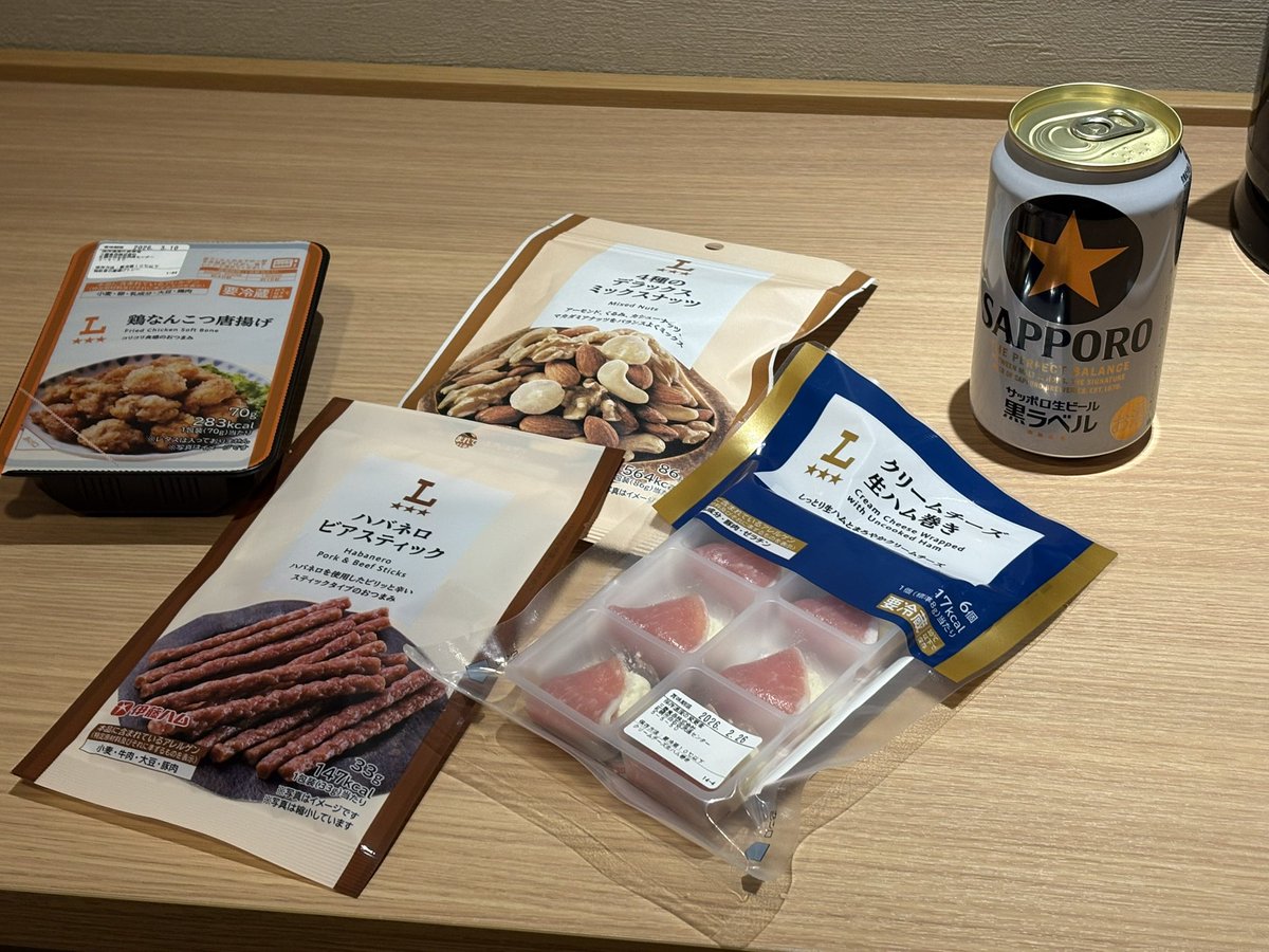 tomcat_com2's tweet photo. ビジホ飲み始めます
#邪神ちゃんドロップキック
#ビジホ飲み
#jcdk https://t.co/N1oVJpc7nu