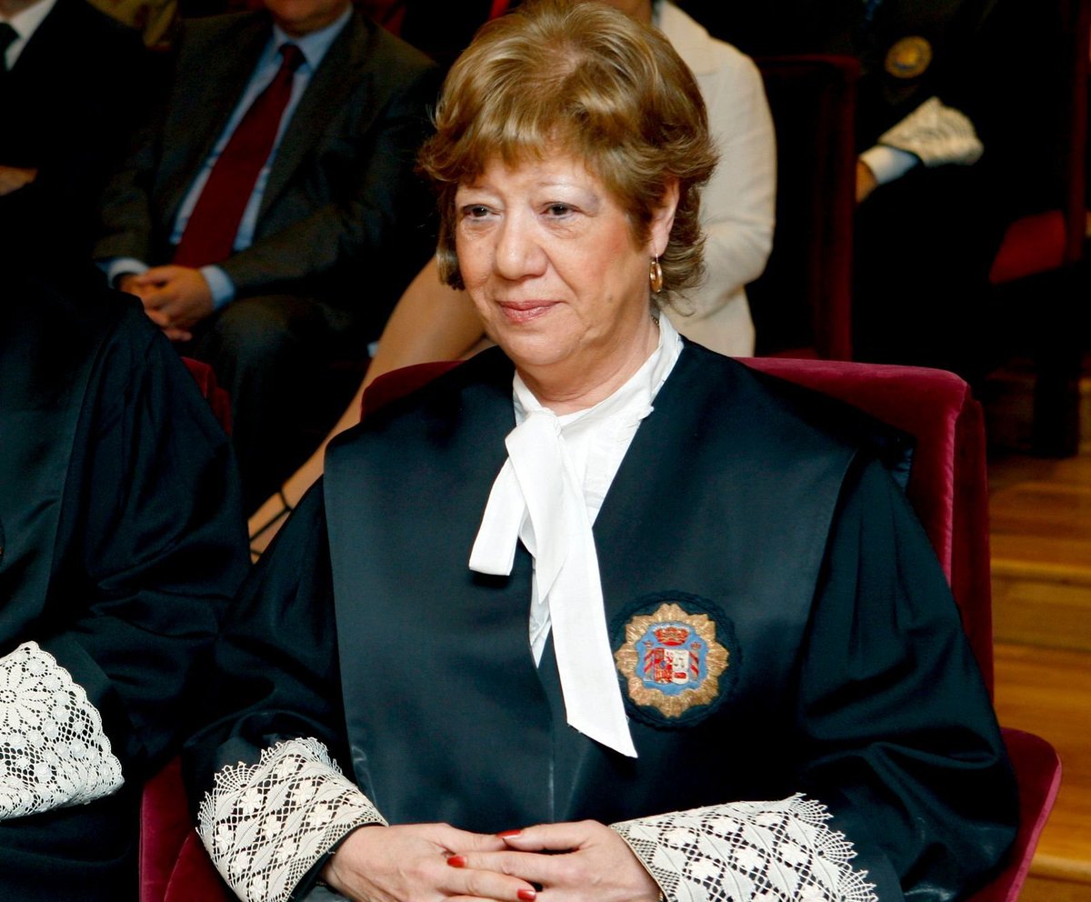 ✨Fallece la valiente magistrada de la Audiencia Nacional Ángela Murillo. Preguntó a Otegi si condenaba el terrorismo de ETA. Ante su silencio, musitó: "Ya sabía yo que no me iba a  contestar". El juicio (por la reconstrucción de Batasuna) fue anulado por este comentario.

Honor.