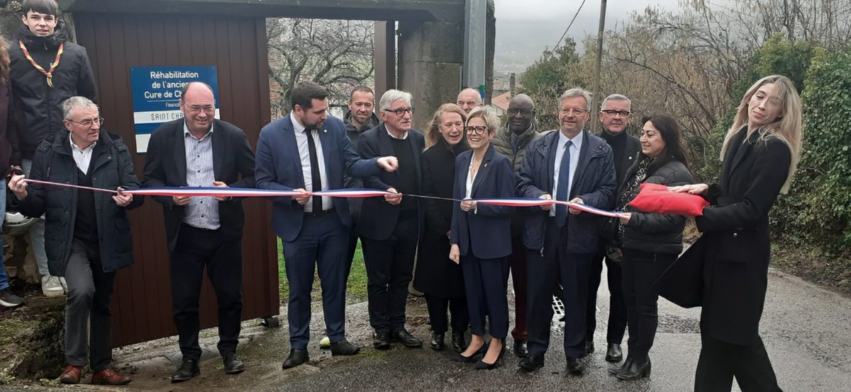 Image de Préfète de la Loire - 🎉 Inauguration de la rénovation de la cure de Chavanne à Saint-Chamond pour la vitalité du tissu as