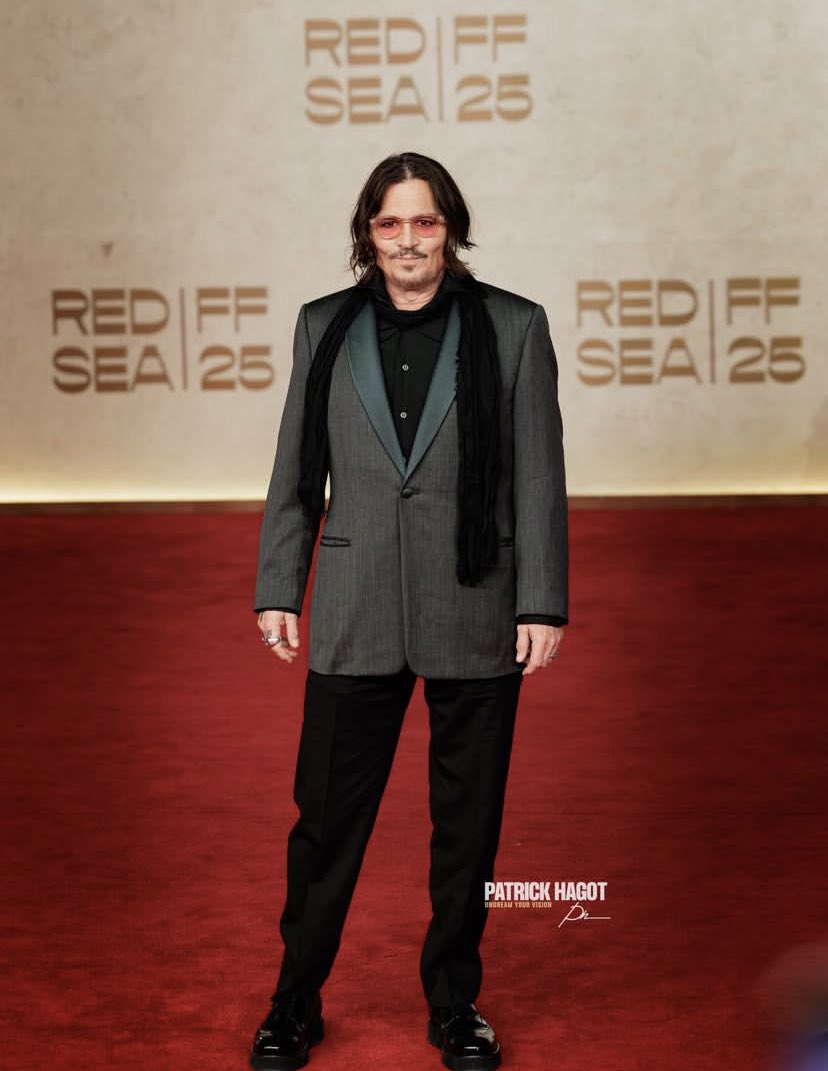 Johnny Depp tweet media