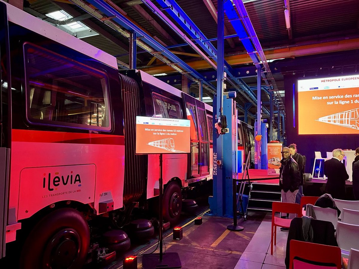 🚊#MÉTRO #LILLE
👏🏻La mise en service progressive des rames 52 mètres sur la ligne 1 du métro, c’est assurément moins de pannes, plus de fréquence et de capacité sur la ligne 1 et 2, plus de confort pour circuler à Lille. 
✅ Après 10 ans d’attente, avec une modernisation
