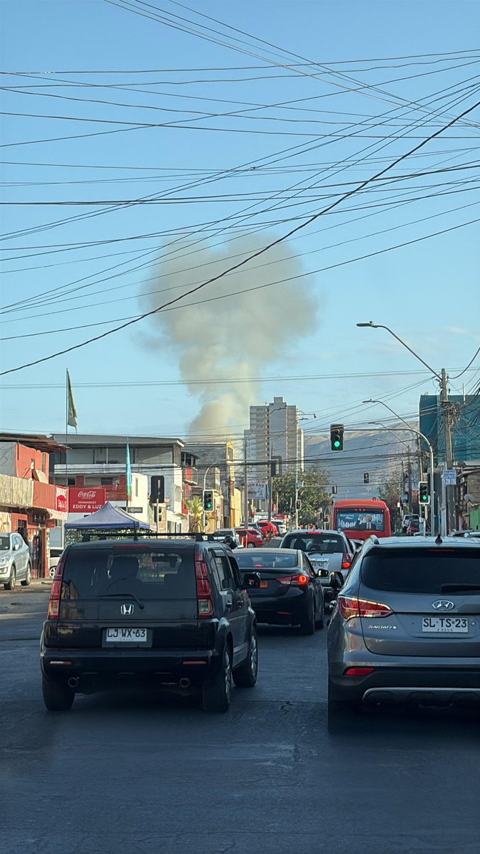 GallineroIQQ's tweet photo. Llamado estructural en Oscar Bonilla con San Rosendo, bomberos al Lugar #iquique https://t.co/ONc5bwmMKM