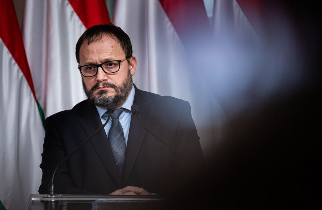 indexhu's tweet image. Nyugdíjemelés, vagyonadó, euró – ezt ígéri a Tisza adópolitikai szakértője.

index.hu/gazdasag/2026/…

Fotó: Tövissi Bence / Index

#Tisza #Part #adopolitika #KarmanAndras #koltsegvetes #nyugdij #indexhu