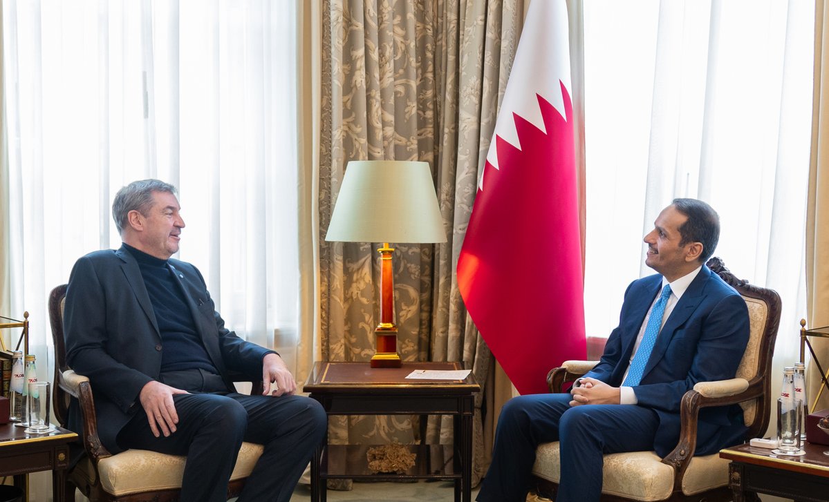 QNAEnglish's tweet image. HE Prime Minister and Minister of Foreign Affairs Meets Minister-President of #Bavaria
#QNA #Qatar #Germany
bit.ly/4awvsPL