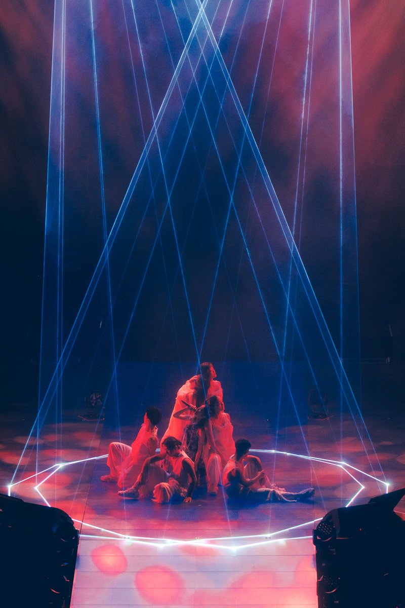 milet_music's tweet image. 砂漠に落ちる一滴の水のようになりたい、そんな気持ちから生まれた「Ray of Water」というライヴでした。
あなたにとっての一滴の雫であれますように。
愛いっぱいの「おかえり」を心からありがとう。
今のmiletを届けました。
これからも歌い続けるよ。
あなたと一緒に！