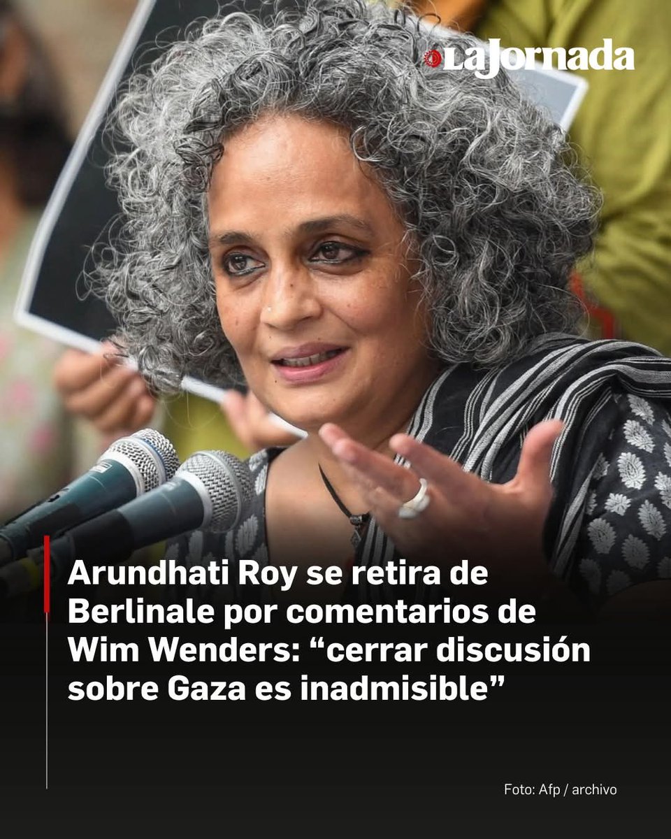 La galardonada escritora y activista india Arundhati Roy anunció el viernes que no participará en la Berlinale después de que el presidente del jurado, Wim Wenders, dijera que el cine debe "mantenerse al margen de la política" cuando le preguntaron sobre Gaza.
Mantenerse al