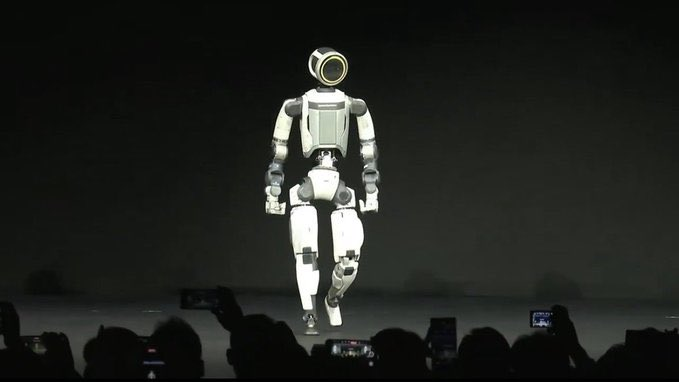 hoodsher55's tweet image. It is increasingly evident that xmaquina aims to make the robotics sector accessible to a broader audience rather than limiting participation to large institutions. By combining decentralized decision-making frameworks with tangible exposure to real-world robotics systems, it…