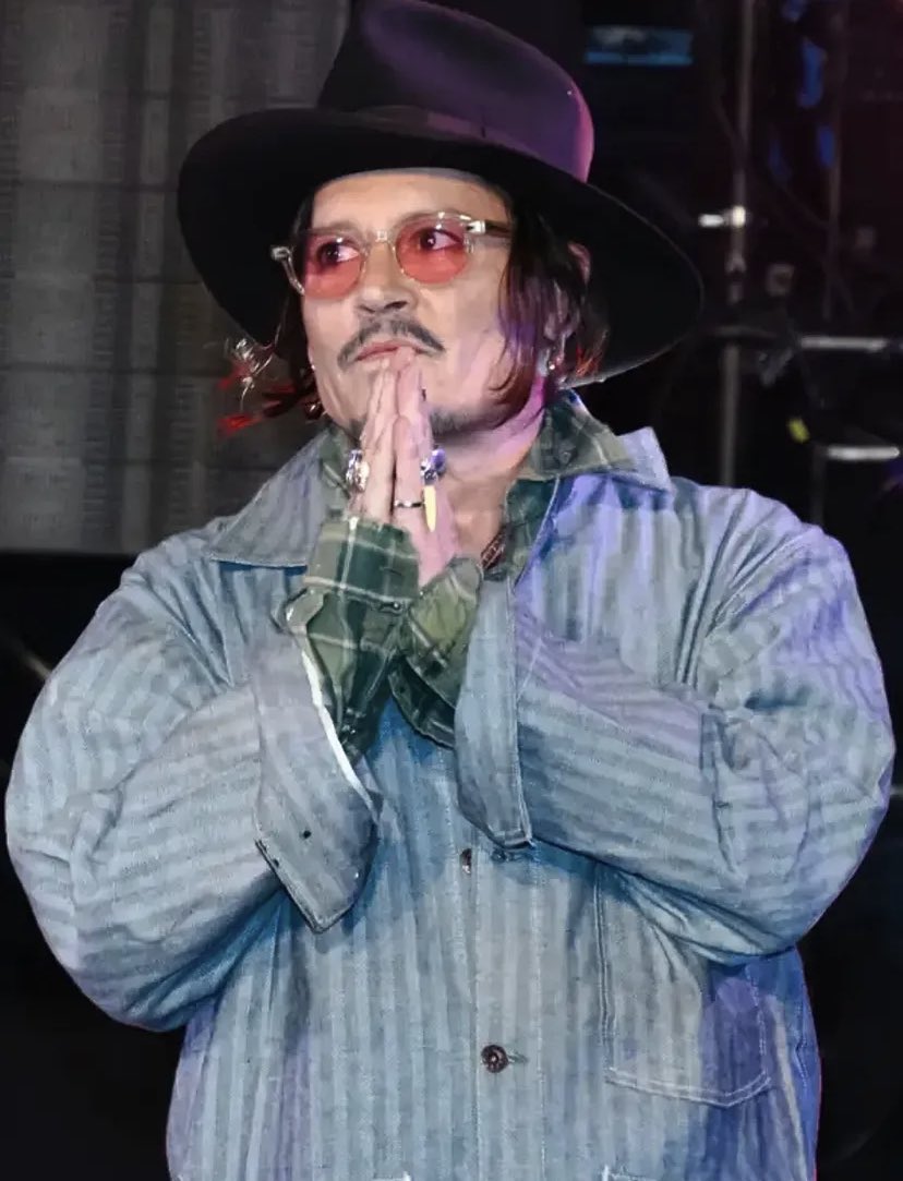 Johnny Depp tweet media