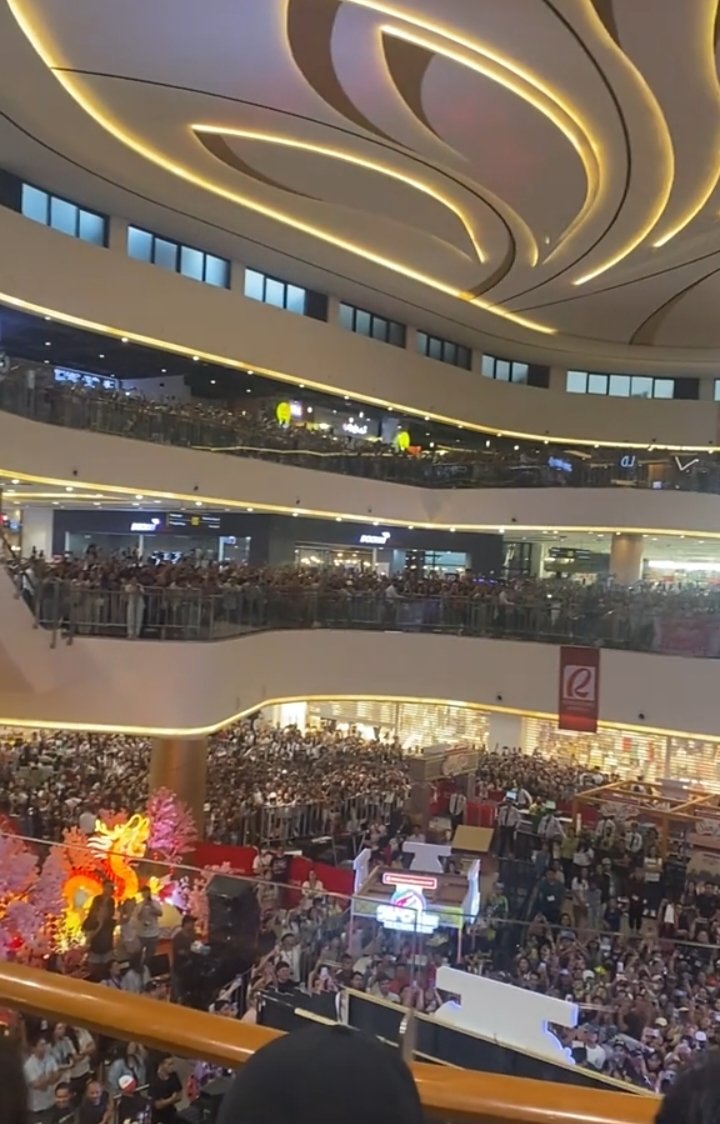 aomsdbr's tweet photo. BINI Mall Show Crowds Through the Years (2024–2026)🌸🤙🏻

04-14-24 : Market! Market! (8,000+)
04-20-24 : Robinsons Antipolo (6,000+)
10-26-25 : SM City Davao (8,000+)
02-15-26 : Robinsons Manila (4,000+)

BINI VDAY KILIGAN FEST

#FeelTheLoveWithBINI
#BINI_KiliganFest #BINI https://t.co/0U0yu4m7Fv